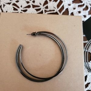 paparazzi Jewelry - Paparazzi Gunmetal Tripple hoop Earrings paparazzi Jewelry - Paparazzi Gunmetal Tripple hoop Earrings